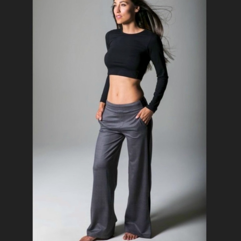 NWOT KiraGrace Yoga Pants Glen Plaid Gray Size Medium